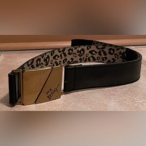 Betsy Johnson black/tan animal print belt with gold clasp and elastic back; 40”